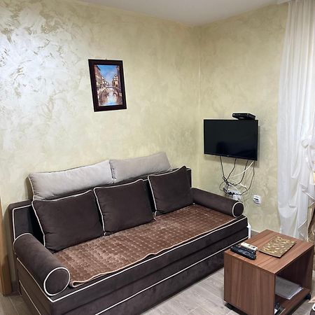 Imperija Appartement Kragujevac Buitenkant foto
